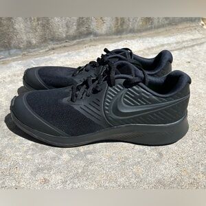 NWOT Black Nike Star Runner 7Y Shoes